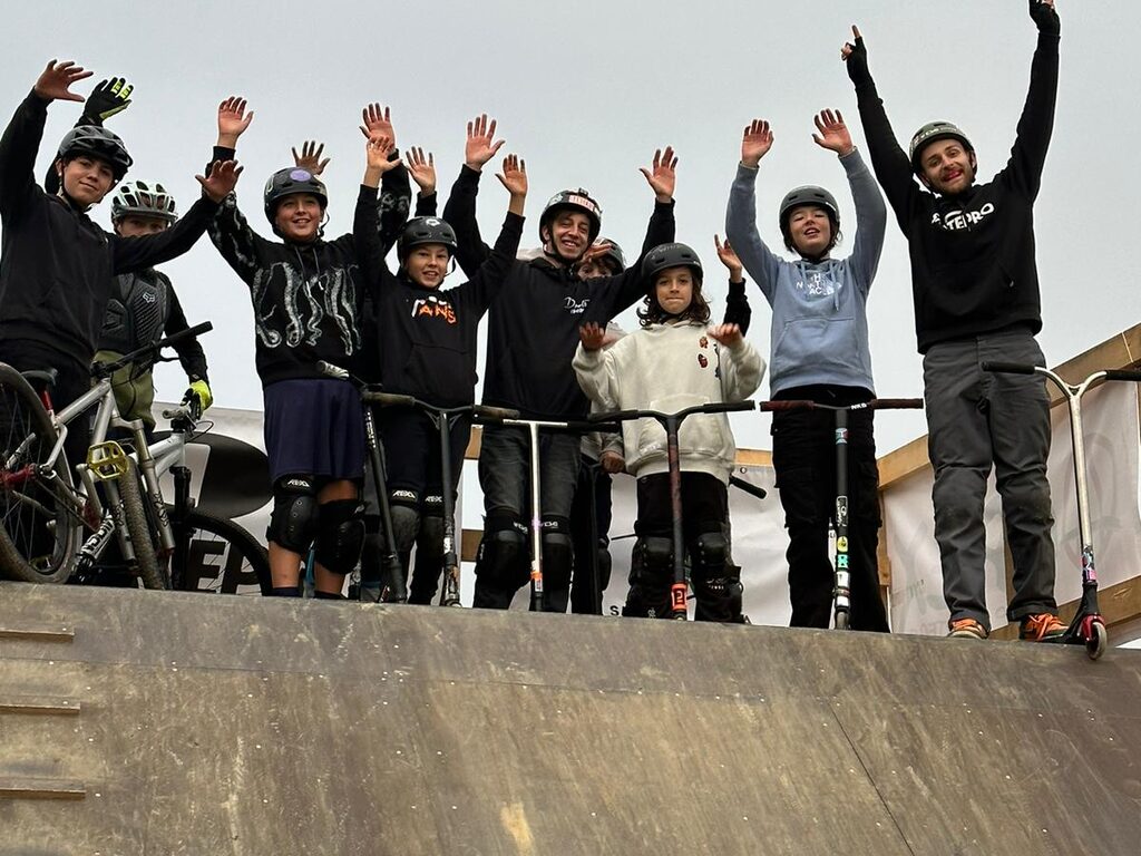 Gruppo di allievi Scootalia in cima alla rampa